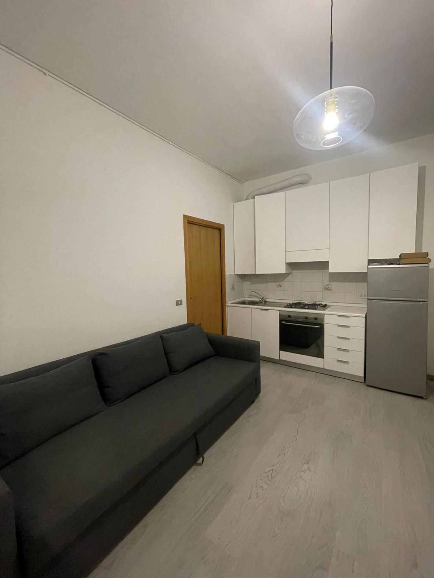 Lovely Apartment Near Centrale Milaan Buitenkant foto